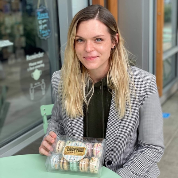 Meet your Posher, Alicia - Picture 3 of 5